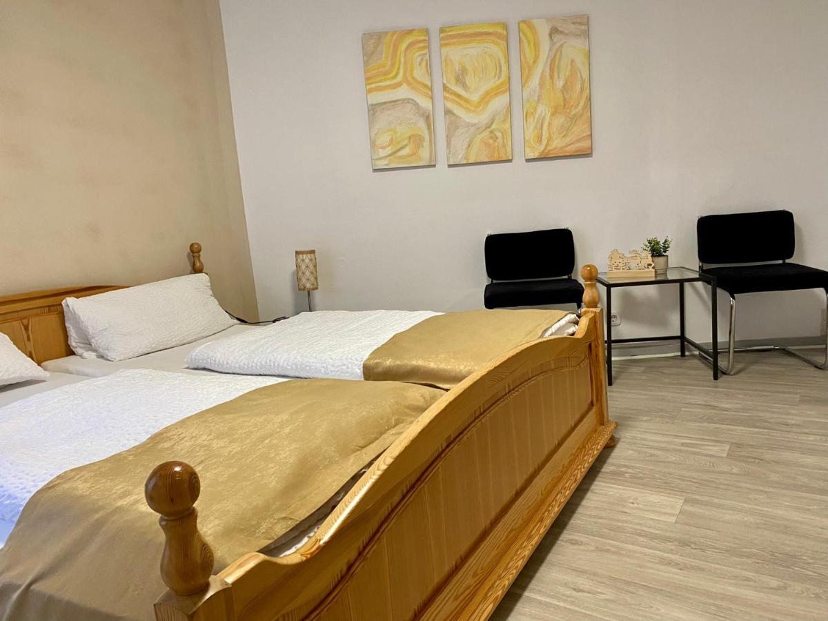 Altstadt-Hotel Gosequell กอสลาร์ ภายนอก รูปภาพ