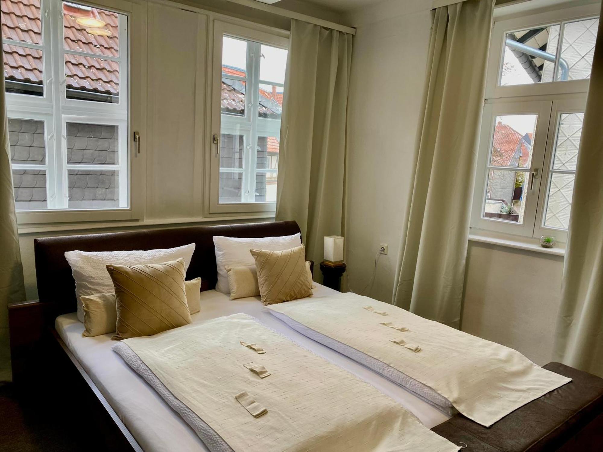 Altstadt-Hotel Gosequell กอสลาร์ ภายนอก รูปภาพ