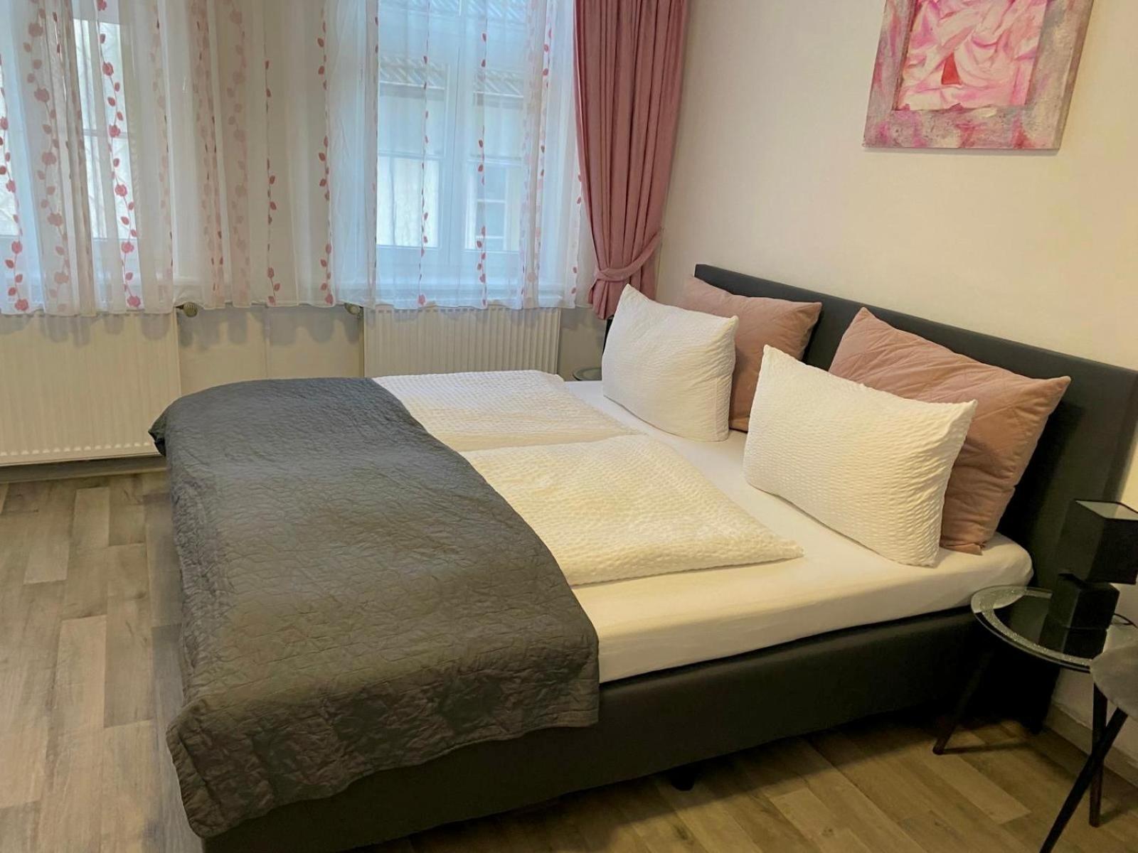 Altstadt-Hotel Gosequell กอสลาร์ ภายนอก รูปภาพ