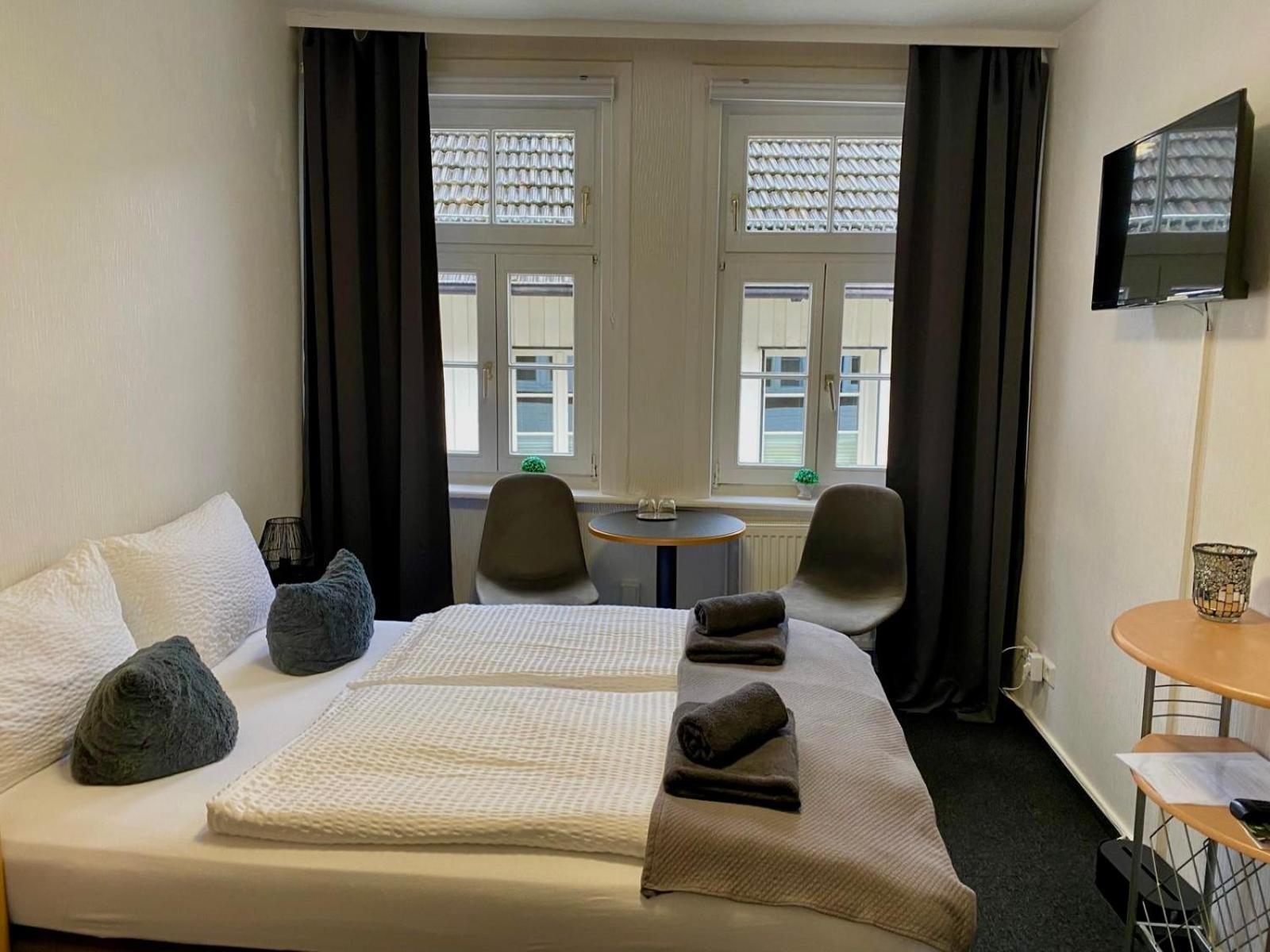 Altstadt-Hotel Gosequell กอสลาร์ ภายนอก รูปภาพ