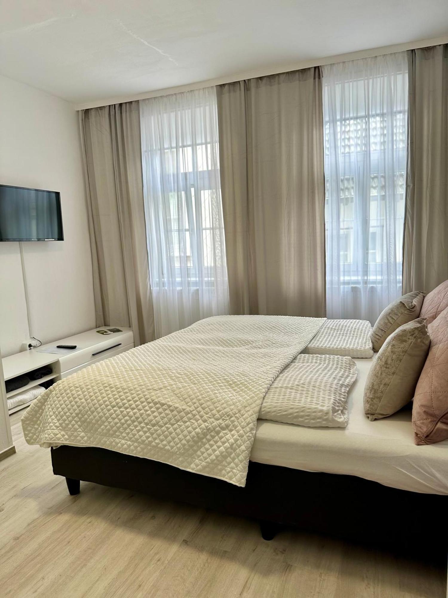 Altstadt-Hotel Gosequell กอสลาร์ ภายนอก รูปภาพ
